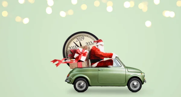 Papai Noel contagem regressiva no carro — Fotografia de Stock