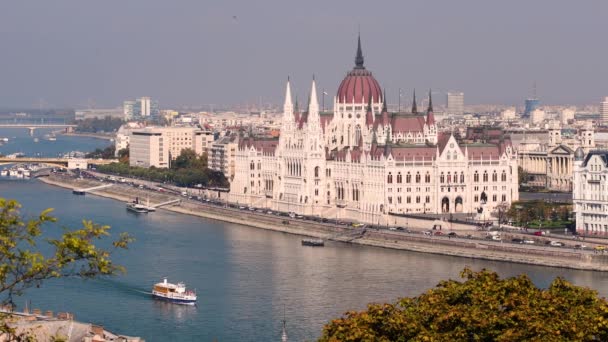 Budapešťská státní opera a Dunaj řeka — Stock video