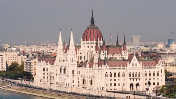 Budapest Parliament and Danube river — Stock Video