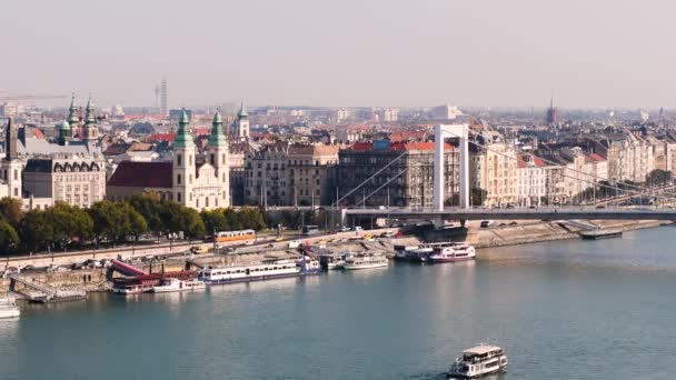 Budapešť a Dunaj řeka — Stock video