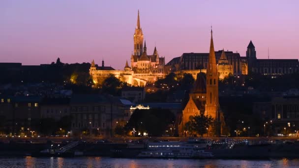 Vista noturna de Buda parte de Budapeste — Vídeo de Stock