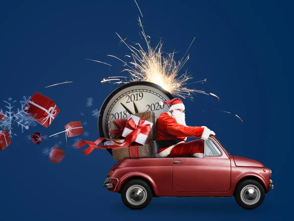 Kerstman aftellen op auto — Stockfoto