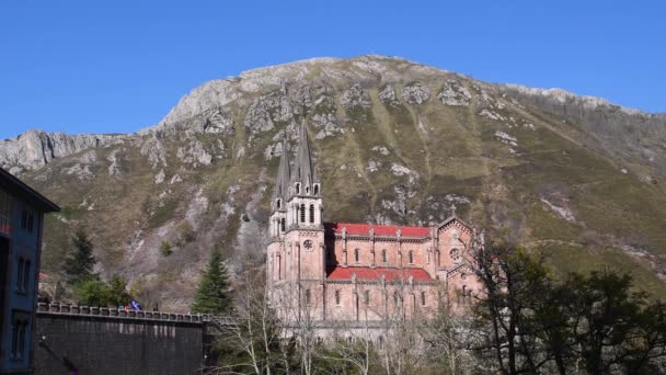 Covadonga basiliek Bekijk — Stockvideo