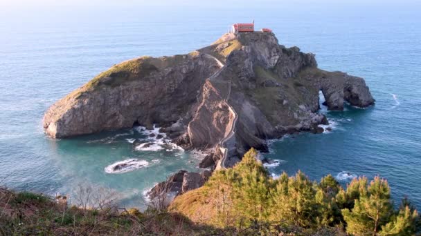 W San Juan de gaztelugatxe — Wideo stockowe