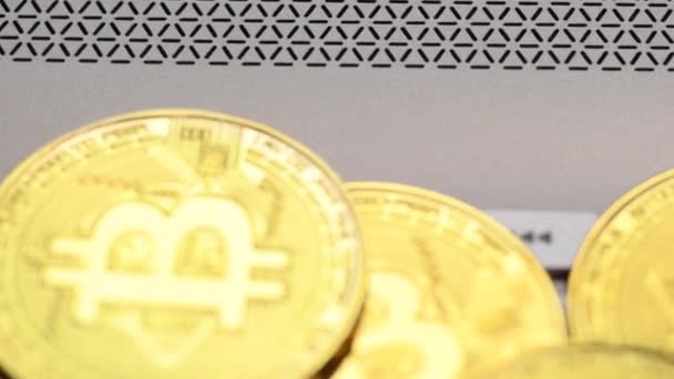 Gouden munten van de Bitcoin — Stockvideo