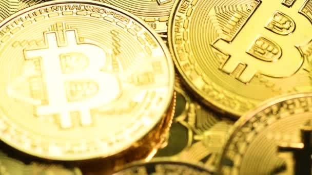 Bitcoin monety strzał makro — Wideo stockowe