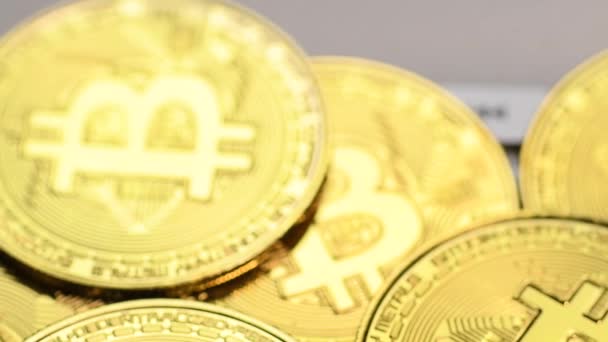 Χρυσά νομίσματα Bitcoin — Αρχείο Βίντεο