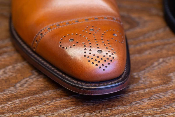 Toe of full grain leather brown shoe — Stock Photo, Image