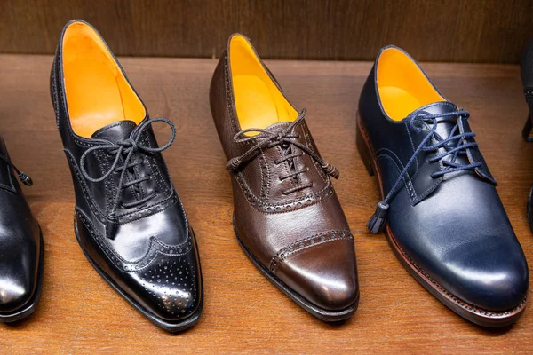 Homens loja de calçados boutique — Fotografia de Stock