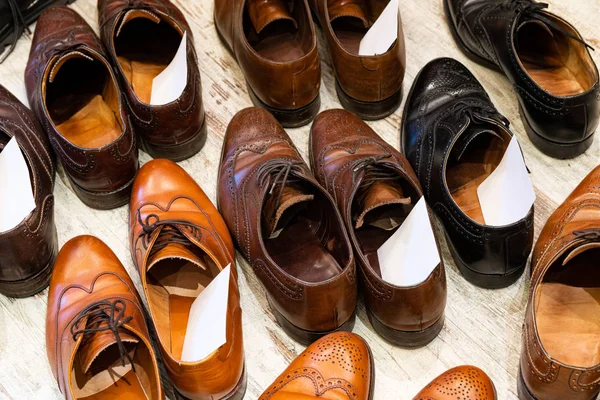 Gebruikte lederen schoenen — Stockfoto