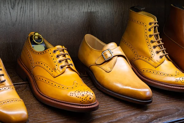 Homens loja de calçados boutique — Fotografia de Stock