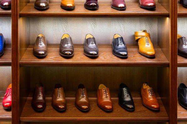 Hombres calzado boutique tienda — Foto de Stock