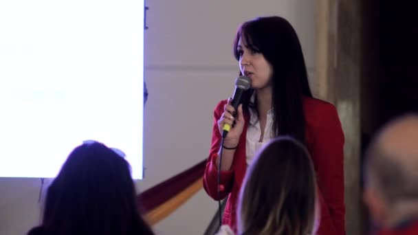 Konuşmacı iş olayında konuşma yapıyor — Stok video