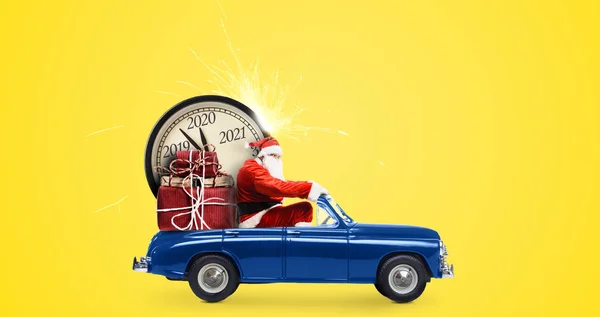 Papai Noel contagem regressiva no carro — Fotografia de Stock