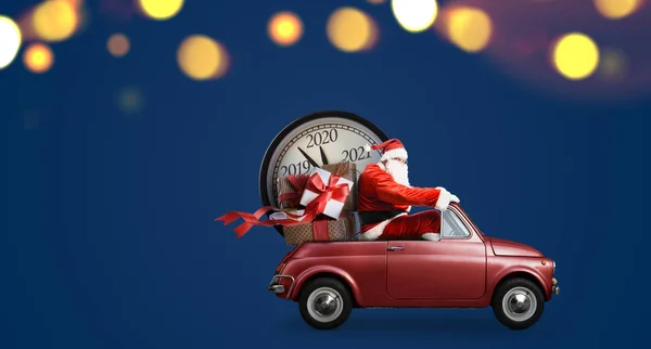 Kerstman aftellen op auto — Stockfoto