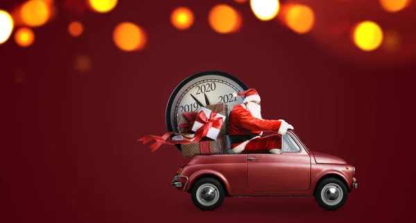 Kerstman aftellen op auto — Stockfoto