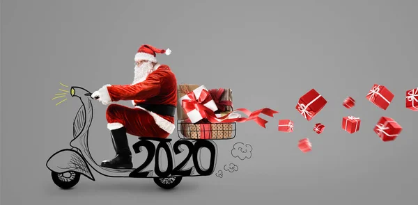 Santa Claus en scooter — Foto de Stock