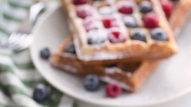 Böğürtlenli Belçika waffle 'ı