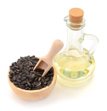 Ay çekirdeği ve yağ. Beyazda izole edilmiş. 