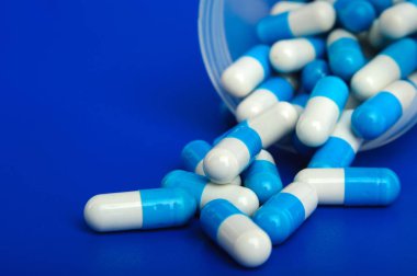 Hap ve şişe, kapsayıcı bir görüntü