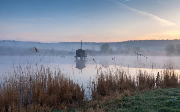 House Fisherman Misty Pond — Stock Photo, Image