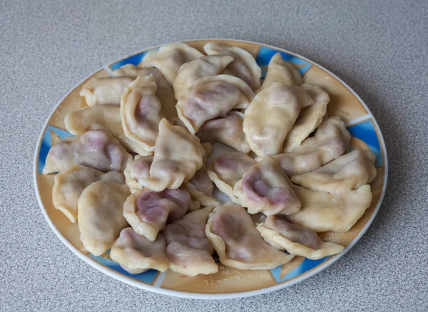 Dumplings Met Kersen Kleine Driehoekige Ronde Gevormde Crested Deeg Producten — Stockfoto