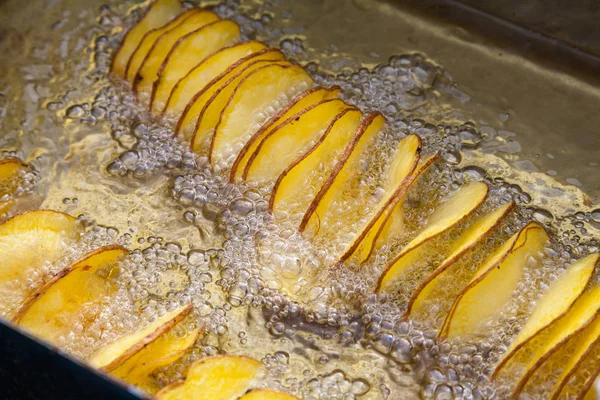 Patate Affettate Speziato Fritto Grasso Bollente — Foto Stock