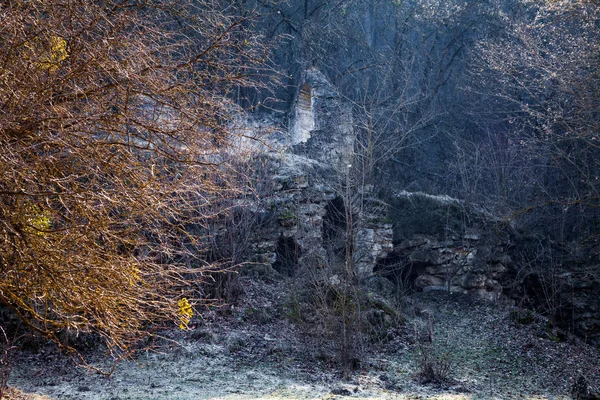 Ruins of an old stone arbor — Stock Photo, Image