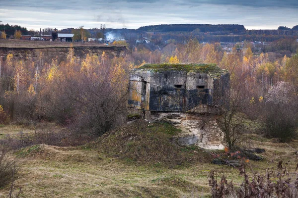 Vecchio bunker rovinato — Foto Stock