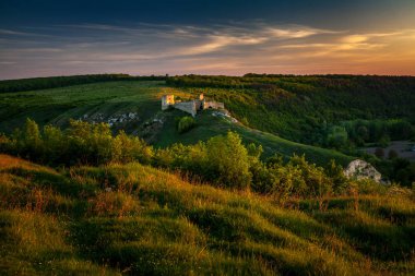 eski bir kale kalıntıları 