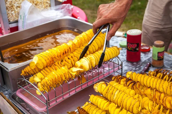 Patatas en grasa hirviendo — Foto de Stock