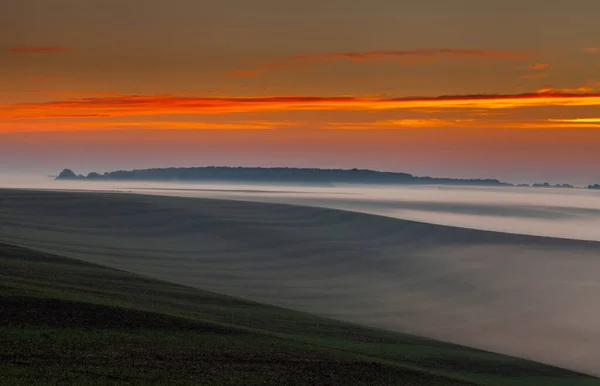 Утренний Рассвет Над Туманной Долиной — стоковое фото