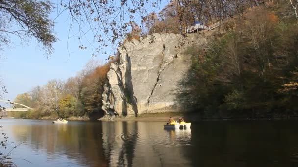 Falaise Rivière Calme Rock Cockerel Sur Rivière Psekups Dans Territoire — Video