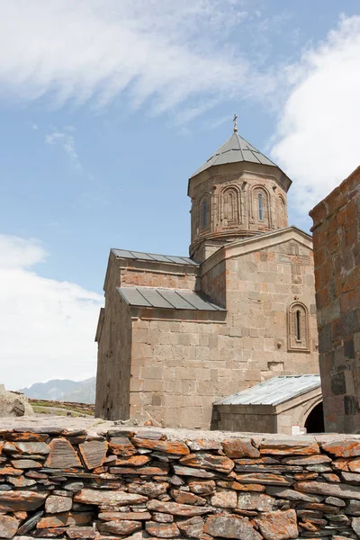 Tsminda Sameba Holy Trinity Church Buurt Van Het Dorp Kazbegi — Stockfoto