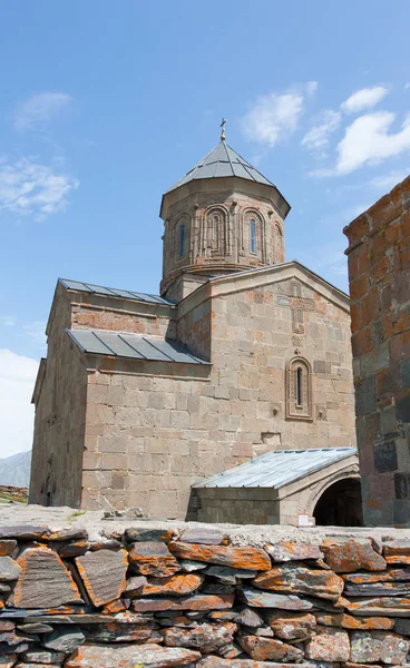 Tsminda Sameba Holy Trinity Church Buurt Van Het Dorp Kazbegi — Stockfoto