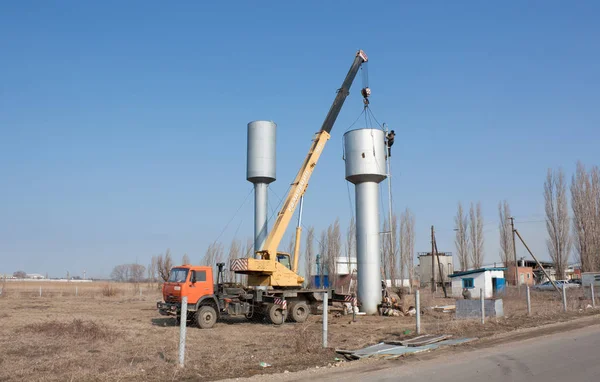 Krasnodar Russia March 2012 Crane Installs Water Tower Man Fixes — Stock Photo, Image