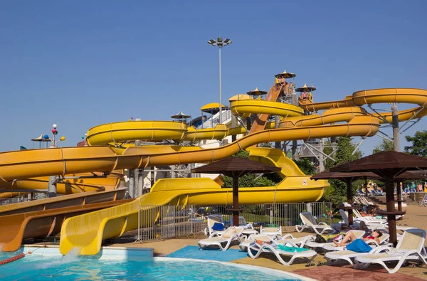 Anapa Rusia Agosto 2017 Parque Acuático Playa Dorada Toboganes Atracciones — Foto de Stock