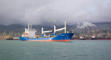 Rusya, Novorossiysk - 9 Nisan 2014: Genel kargo gemisi 