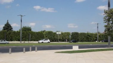 Krasnodar, Rusya - 5 Haziran 2018: Doğu-Kruglikovskaya sokağı ve stadyumun yanındaki park 