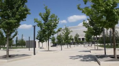 Krasnodar, Rusya - 5 Haziran 2018: Doğu-Kruglikovskaya sokağı ve stadyumun yanındaki park 