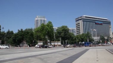 Krasnodar, Rusya Federasyonu-Mayıs 11, 2018: Tiyatro Meydanı şehir merkezinde. Krasnodar Güney Rusya'da büyük bir şehirdir