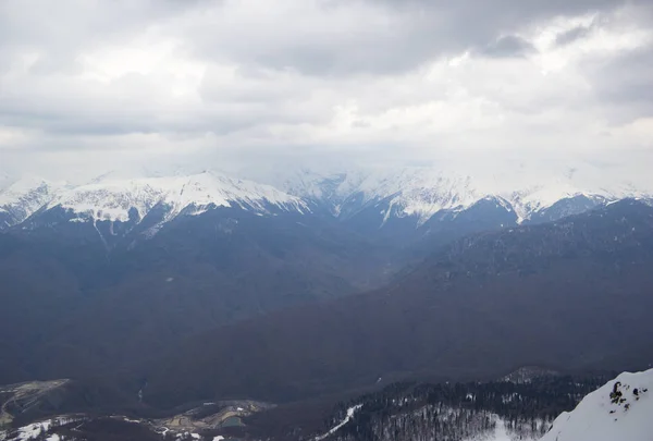 滑雪胜地 Rosa Khtor 附近的冬季山脉的景色 俄罗斯 — 图库照片
