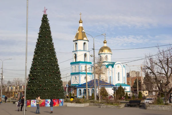 Krasnodar Russland Dez 2017 Landschaft Mit Weihnachtsbaum Und Orthodoxer Kirche — Stockfoto