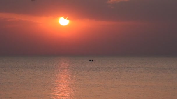 Denizde Güzel Gün Batımı Sakin Bir Deniz — Stok video