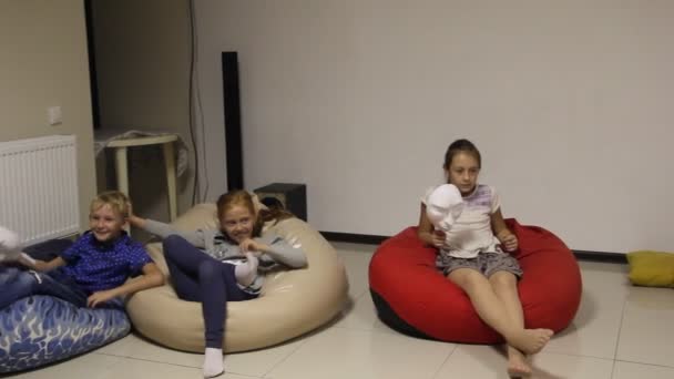 Primorsko Akhtarsk Ρωσία Ιουλίου 2017 Παιδιά Παίζουν Γνωστό Παιχνίδι Μαφίας — Αρχείο Βίντεο