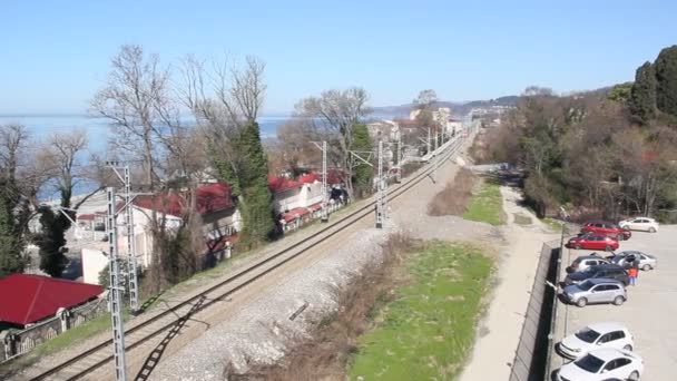 Sochi Rússia Março 2016 Uma Visão Superior Trem Movimento Ferrovia — Vídeo de Stock