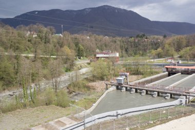 Krasnaya Polyana, Rusya Federasyonu-Nisan 17, 2015: Krasnopolyanskaya hidroelektrik drenaj kanalı