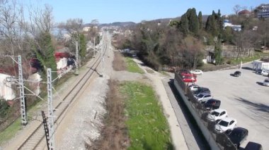SOCHI, RUSSIA-MARCH 9, 2016: Deniz boyunca yer alan demiryolu manzarası. Krasnodar Krai