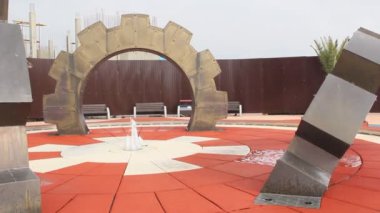 Adler, Rusya - 6 Mart 2016: Dekoratif Çeşme eğlenceleri 