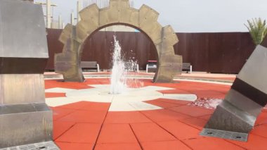 Adler, Rusya - 6 Mart 2016: Dekoratif Çeşme eğlenceleri 